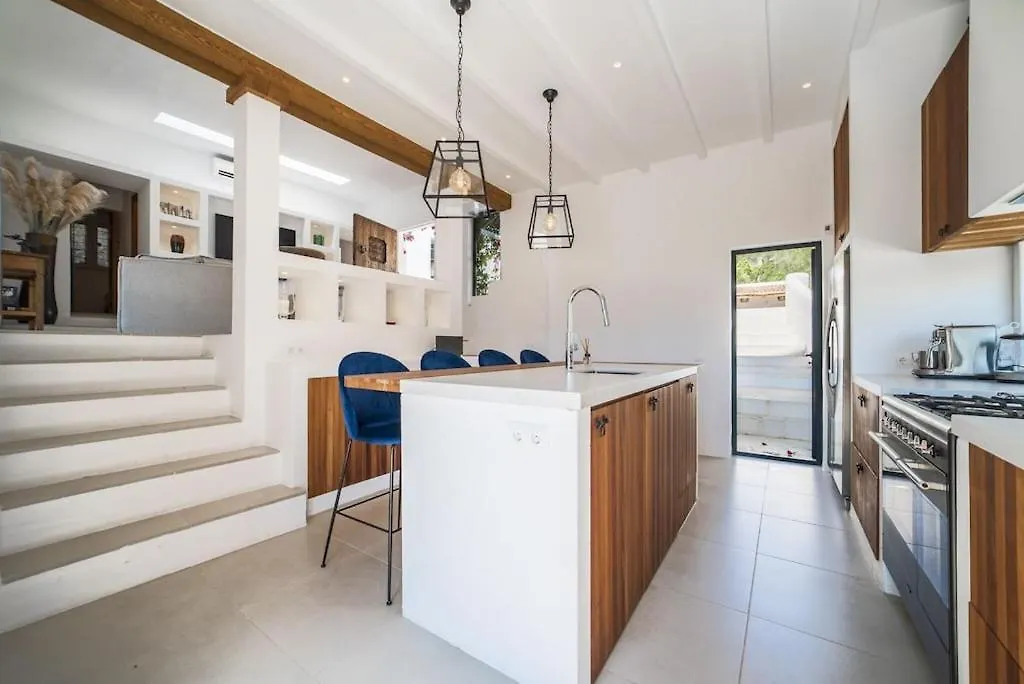 Finca Victoria Eu - A Lovely Ibiza Villa In The Hills Can Furnet