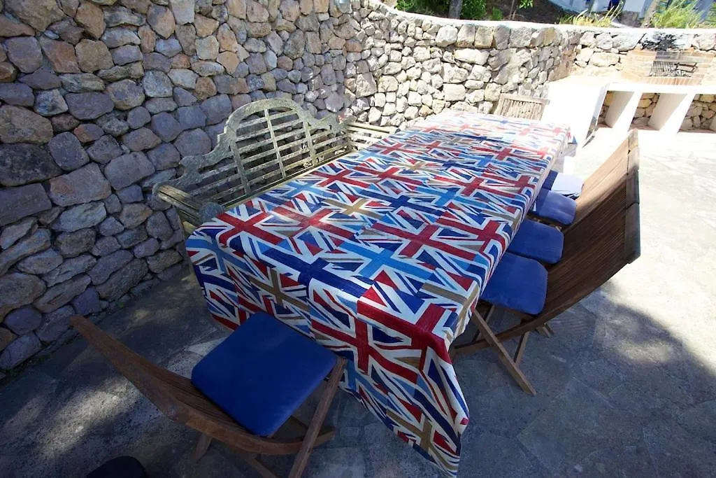 Finca Victoria Eu - A Lovely Ibiza Villa In The Hills Can Furnet